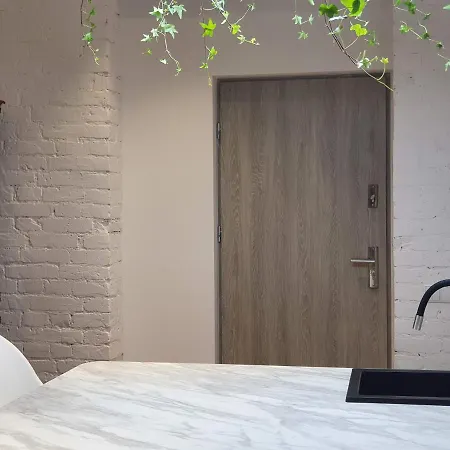 Takie Studio, Ze Zal Nie Wynajac * 우치