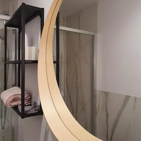 Takie Studio, Ze Zal Nie Wynajac 우치